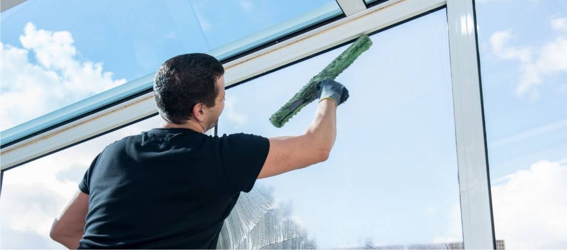 limpeza_vidros https://salimpa.dweb.pt/wp-content/uploads/2025/12/limpeza_vidros.jpg